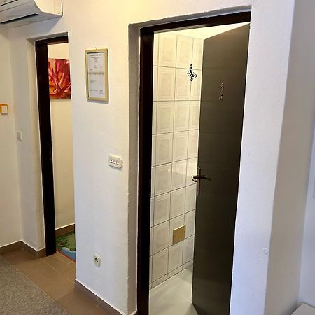 Apartment & Room Monika Rakovica Esterno foto